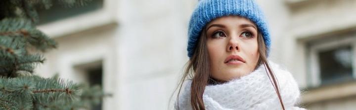Modne czapki i akcesoria zimowe dla kobiet
